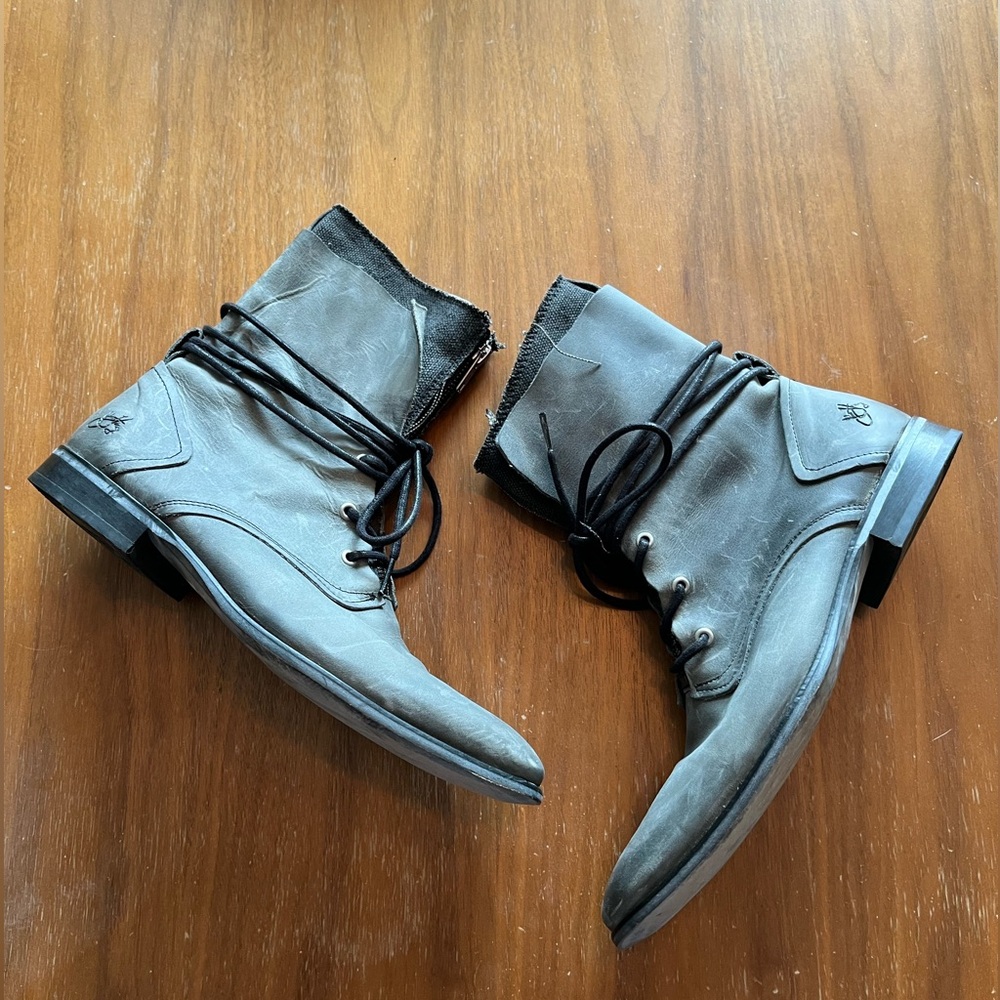 John Fluevog Boots
Style from around 2016 : unknown
